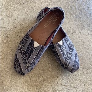 Toms women’s slip on canvas shoe